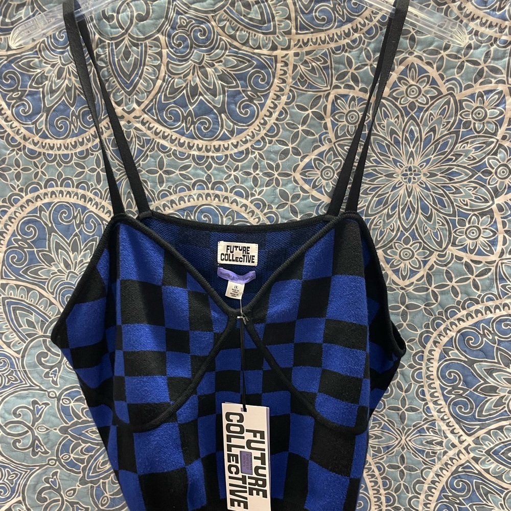 Sweater crop tank top
Size. 4xlarge